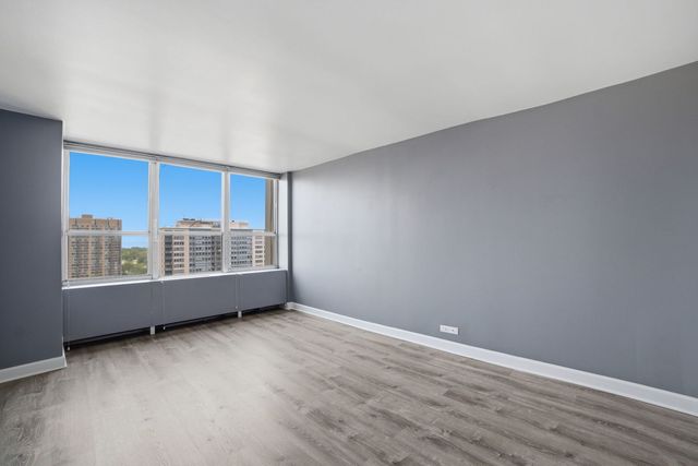 655 W IRVING PARK Road 1704, Chicago, IL 60613