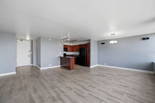 655 W IRVING PARK Road 1704, Chicago, IL 60613