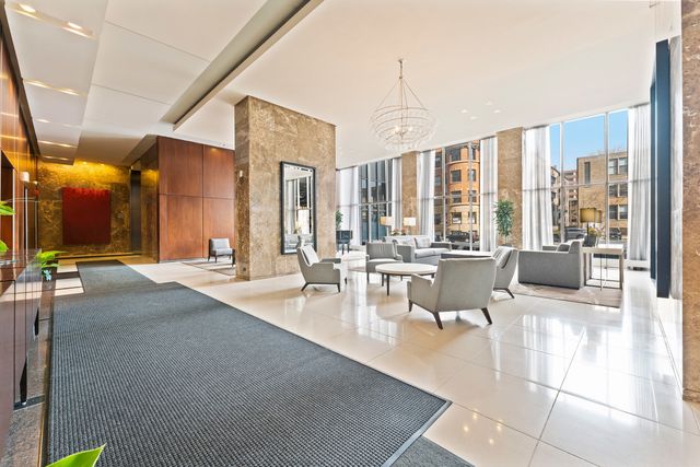 655 W IRVING PARK Road 1704, Chicago, IL 60613