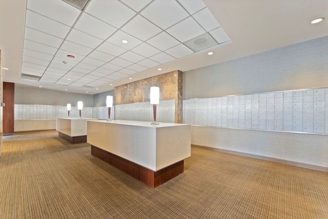 655 W IRVING PARK Road 1704, Chicago, IL 60613