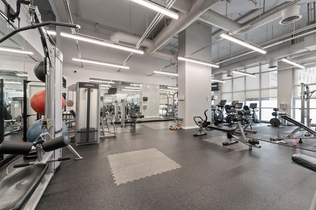 655 W IRVING PARK Road 1704, Chicago, IL 60613