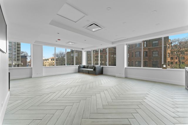 655 W IRVING PARK Road 1704, Chicago, IL 60613