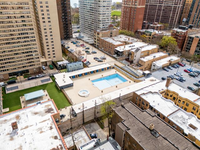 655 W IRVING PARK Road 1704, Chicago, IL 60613