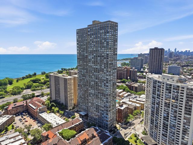 655 W IRVING PARK Road 1704, Chicago, IL 60613