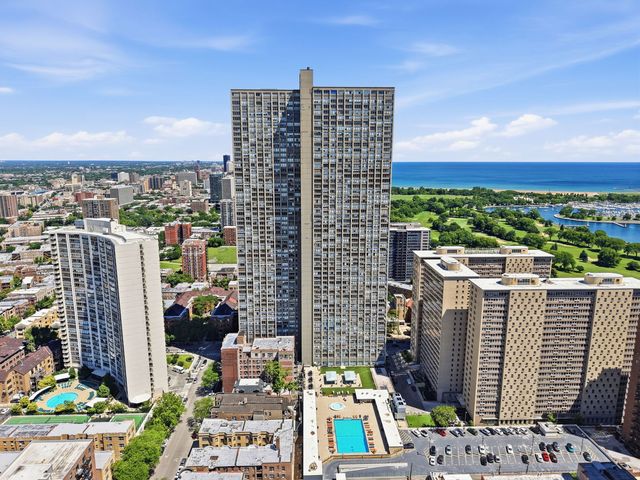 655 W IRVING PARK Road 1704, Chicago, IL 60613