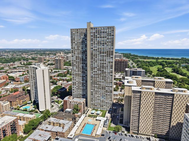 655 W IRVING PARK Road 1704, Chicago, IL 60613
