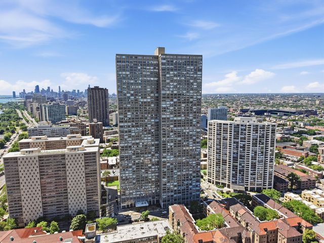655 W IRVING PARK Road 1704, Chicago, IL 60613
