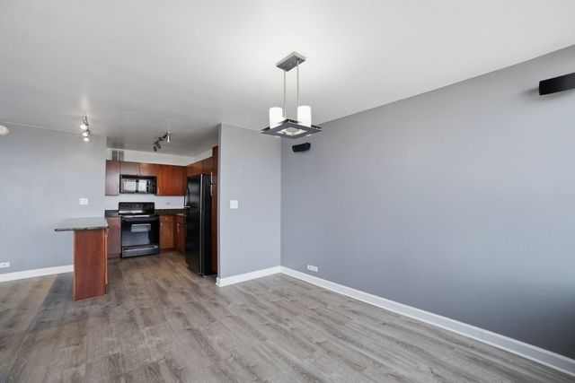 655 W IRVING PARK Road 1704, Chicago, IL 60613