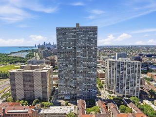 655 W IRVING PARK Road 1704, Chicago, IL 60613