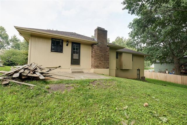 1104 SW MIC-O-SAY Drive, Blue Springs, MO 64015