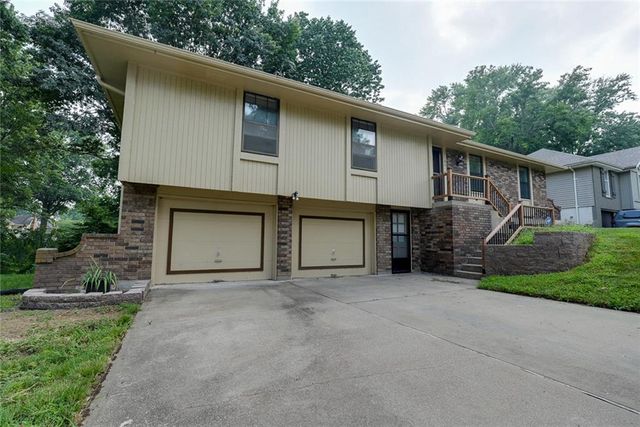 1104 SW MIC-O-SAY Drive, Blue Springs, MO 64015