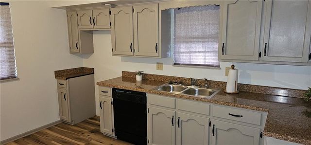 1104 SW MIC-O-SAY Drive, Blue Springs, MO 64015