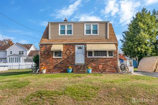 61 Parkside Avenue, Piscataway, NJ 08854