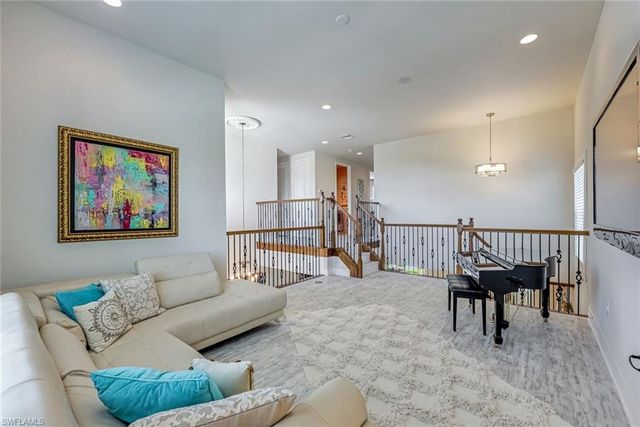 6582 Monterey PT, Naples, FL 34105