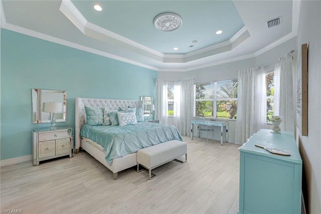6582 Monterey PT, Naples, FL 34105