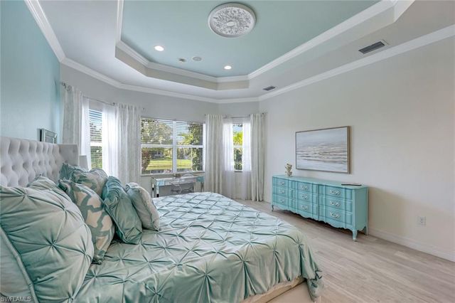 6582 Monterey PT, Naples, FL 34105