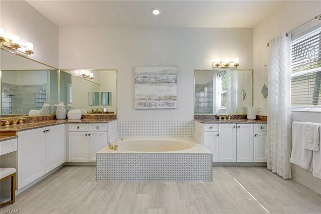 6582 Monterey PT, Naples, FL 34105