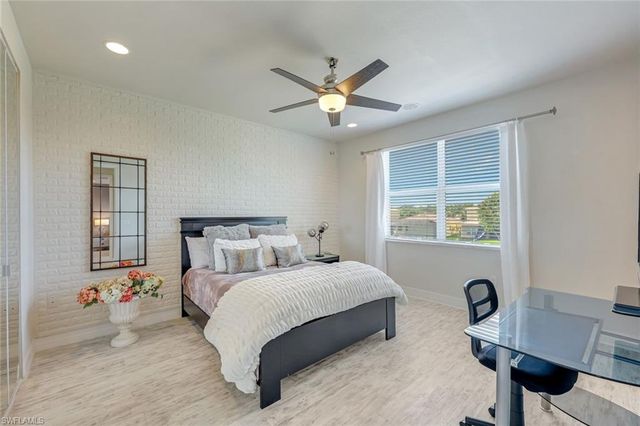 6582 Monterey PT, Naples, FL 34105