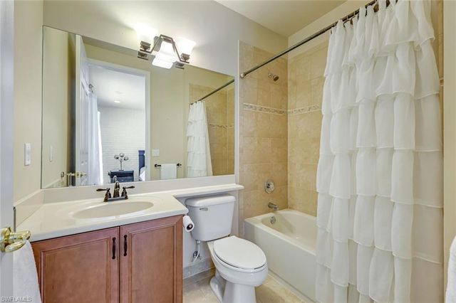 6582 Monterey PT, Naples, FL 34105
