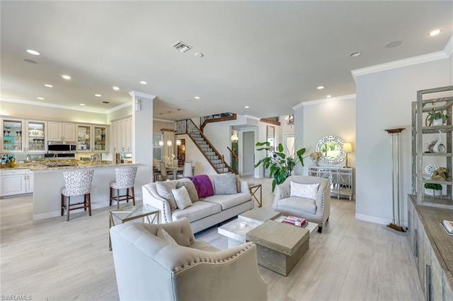 6582 Monterey PT, Naples, FL 34105