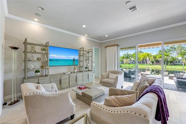 6582 Monterey PT, Naples, FL 34105
