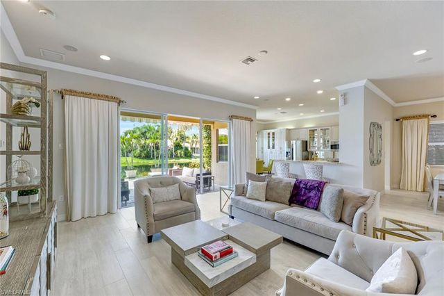 6582 Monterey PT, Naples, FL 34105