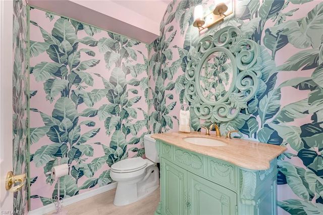 6582 Monterey PT, Naples, FL 34105