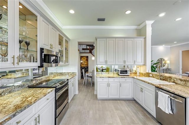 6582 Monterey PT, Naples, FL 34105
