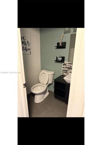 8 Farnham A 8, Deerfield Beach, FL 33442