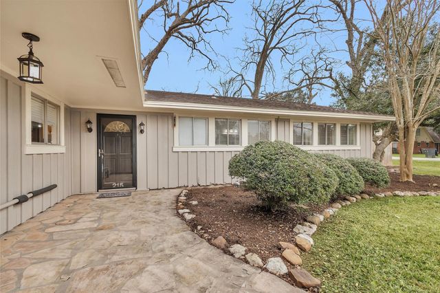 215 Neal Road, Wharton, TX 77488