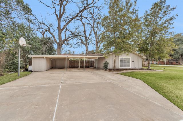 215 Neal Road, Wharton, TX 77488