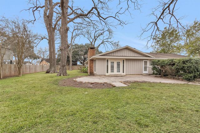 215 Neal Road, Wharton, TX 77488