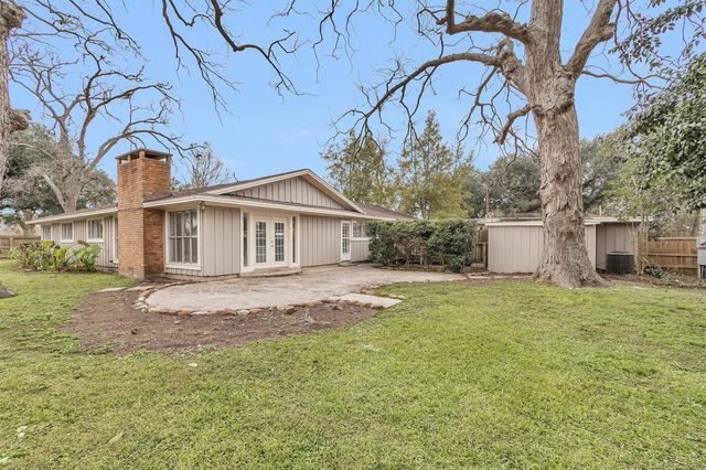 215 Neal Road, Wharton, TX 77488