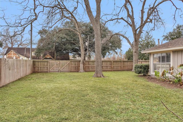 215 Neal Road, Wharton, TX 77488