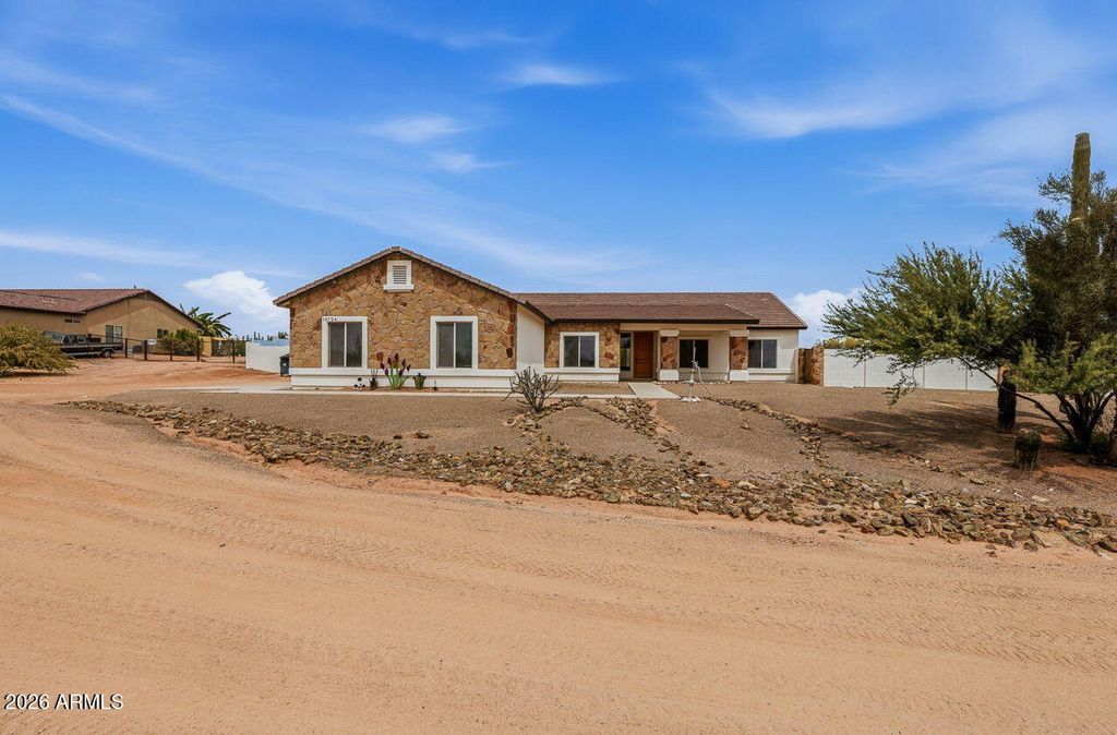 Image 1 of property listing at 15724 E Cavedale Drive, Scottsdale, AZ 85262