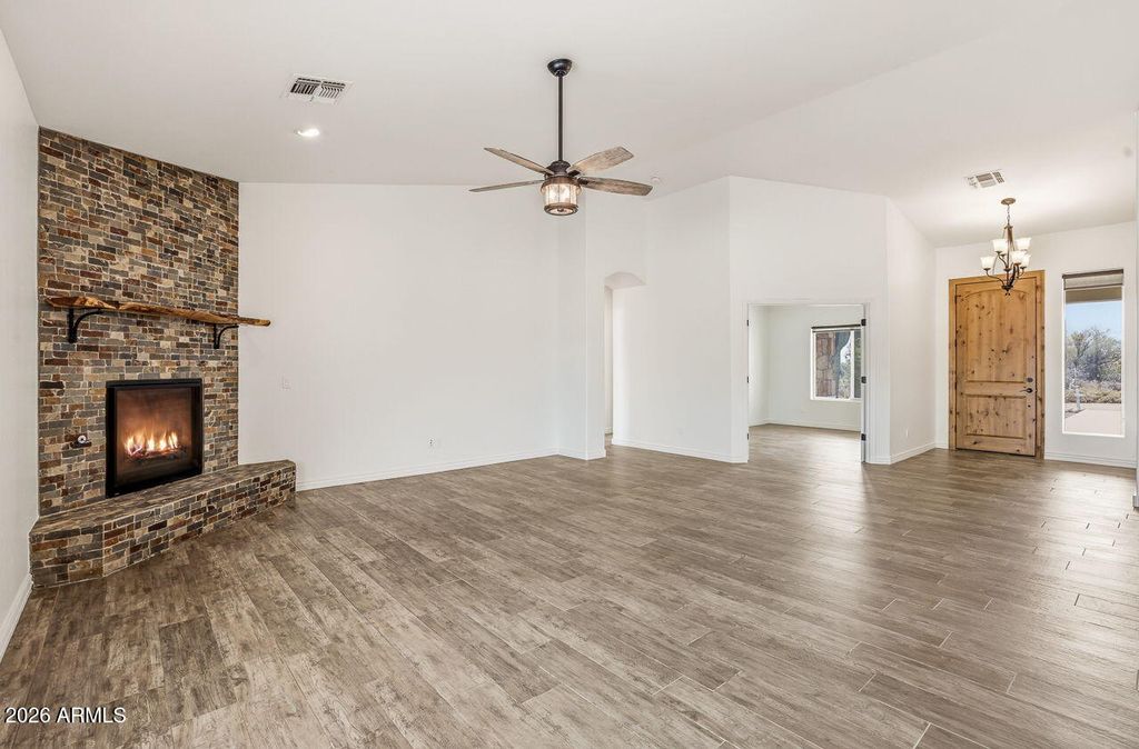 Image 10 of property listing at 15724 E Cavedale Drive, Scottsdale, AZ 85262