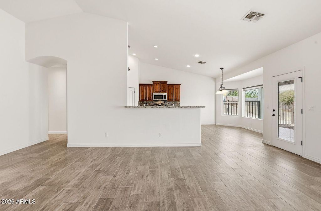 Image 11 of property listing at 15724 E Cavedale Drive, Scottsdale, AZ 85262