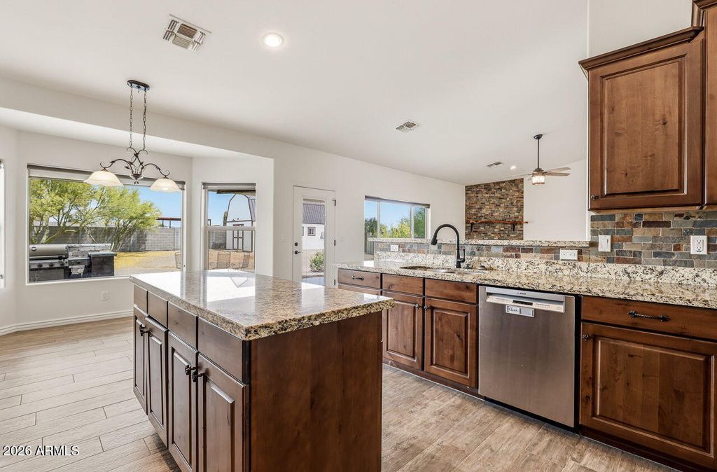 Image 14 of property listing at 15724 E Cavedale Drive, Scottsdale, AZ 85262