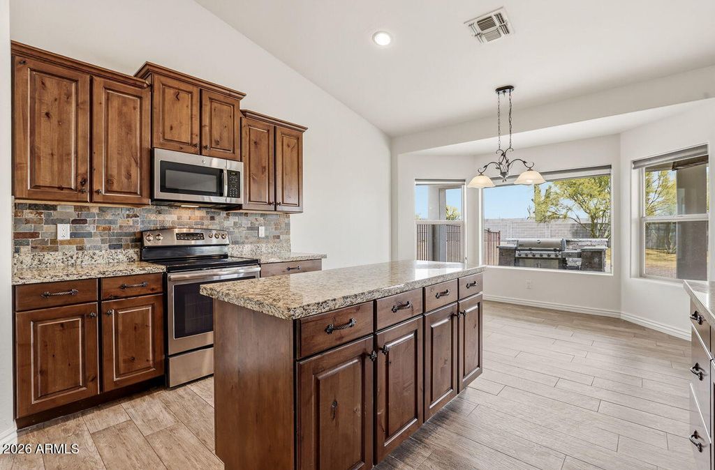 Image 15 of property listing at 15724 E Cavedale Drive, Scottsdale, AZ 85262