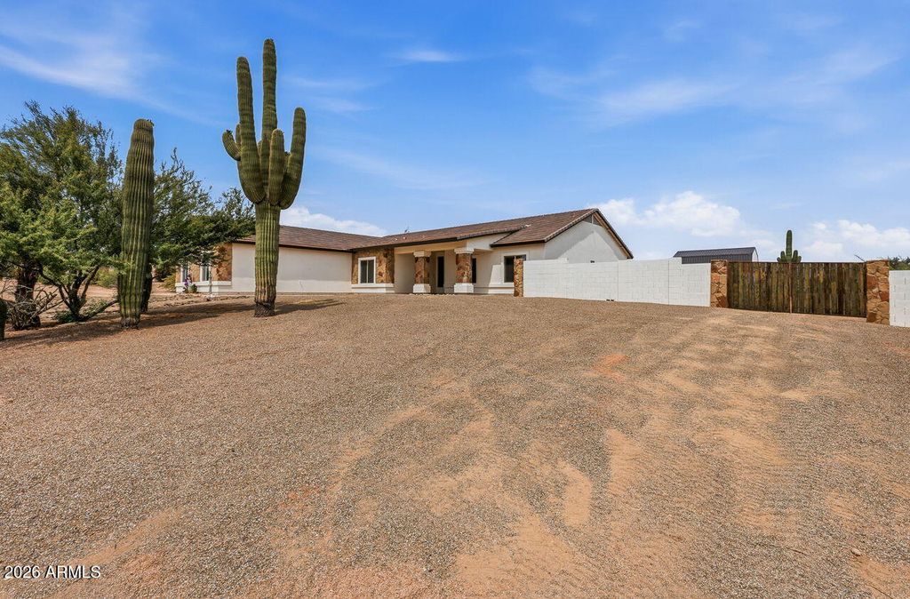 Image 3 of property listing at 15724 E Cavedale Drive, Scottsdale, AZ 85262