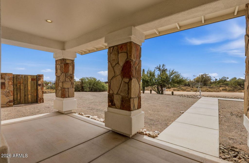 Image 5 of property listing at 15724 E Cavedale Drive, Scottsdale, AZ 85262