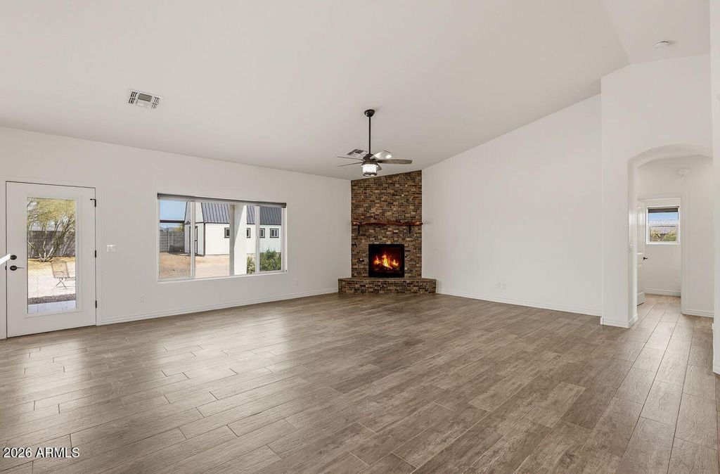 Image 6 of property listing at 15724 E Cavedale Drive, Scottsdale, AZ 85262