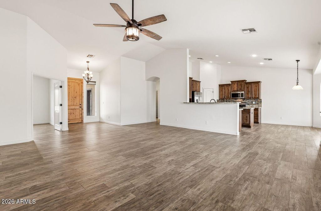 Image 7 of property listing at 15724 E Cavedale Drive, Scottsdale, AZ 85262