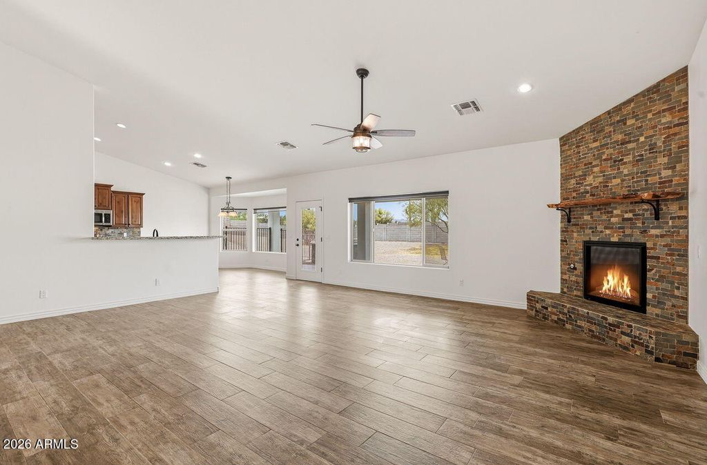 Image 9 of property listing at 15724 E Cavedale Drive, Scottsdale, AZ 85262