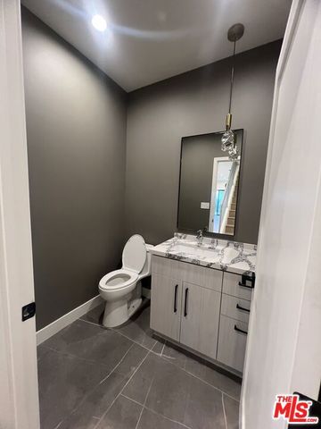 17243 Kittridge Street, Lake Balboa, CA 91406