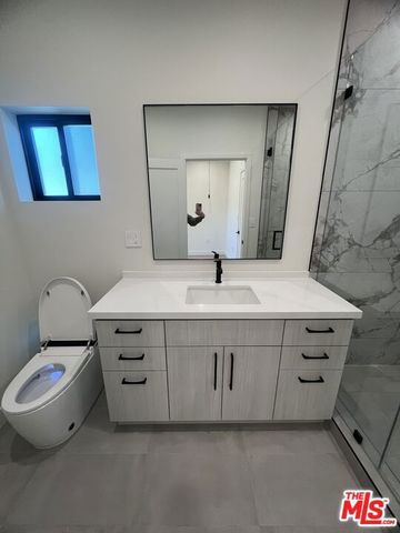 17243 Kittridge Street, Lake Balboa, CA 91406