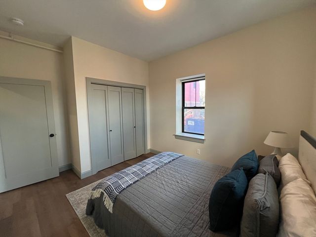 160 Seabury St 8, Fall River, MA 02720