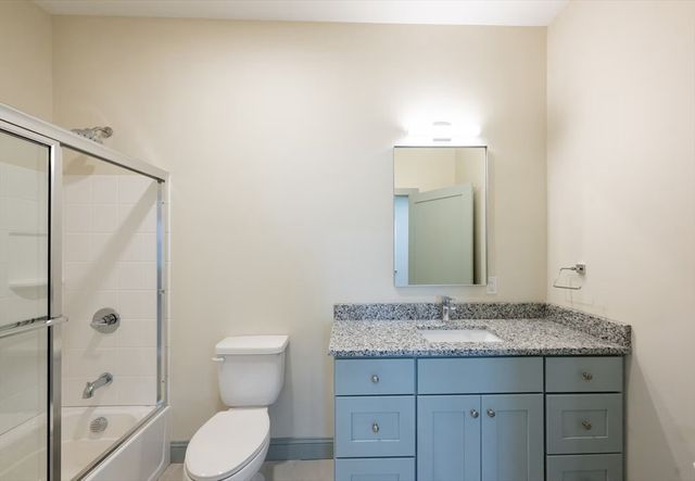 160 Seabury St 8, Fall River, MA 02720