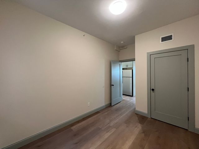 160 Seabury St 8, Fall River, MA 02720