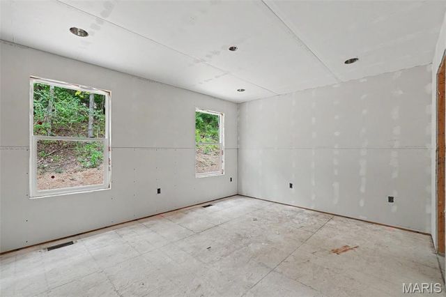 100 S Lake Drive, Hillsboro, MO 63050